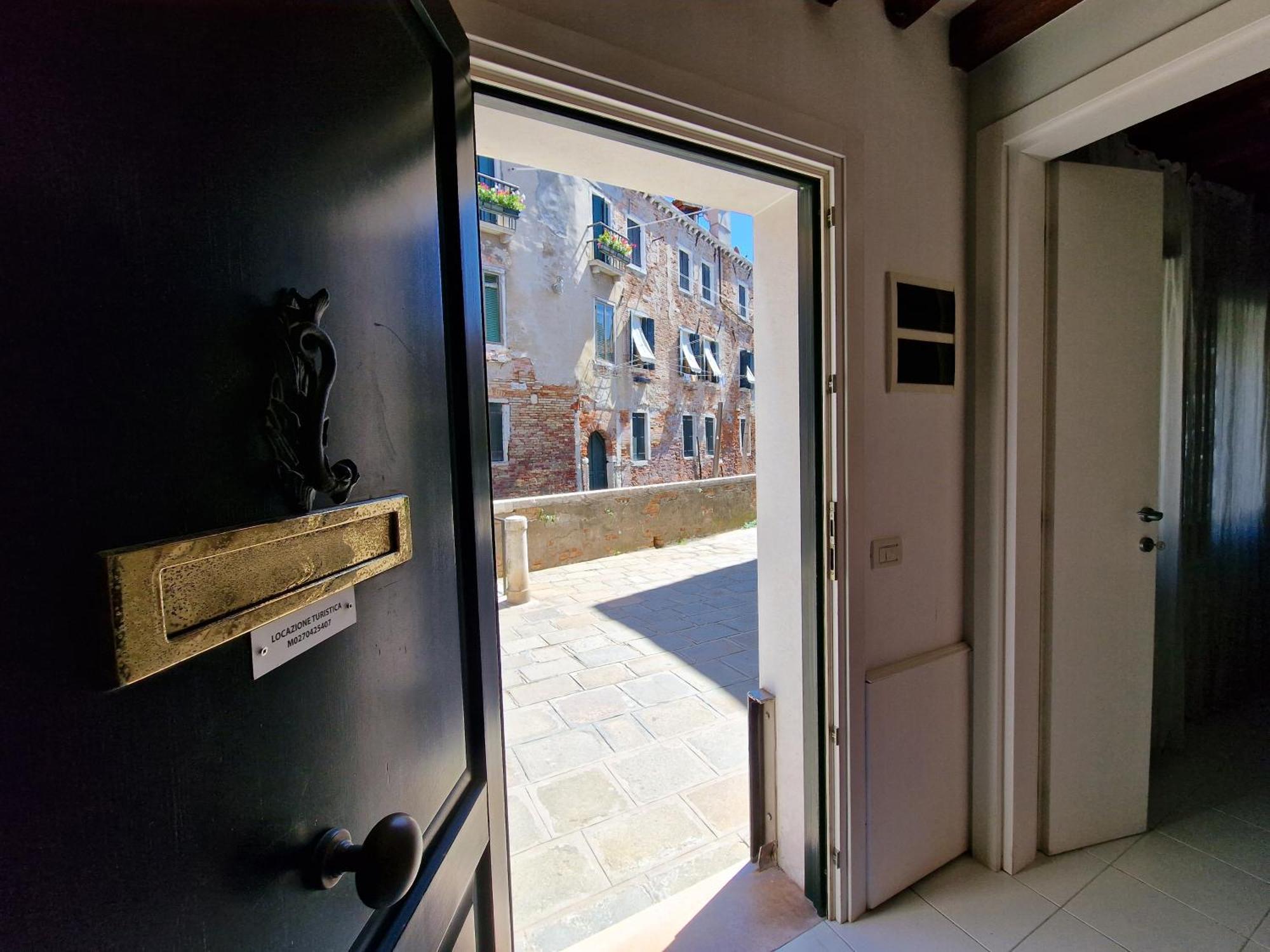Veneziacentopercento Apartments & Rooms Bagian luar foto